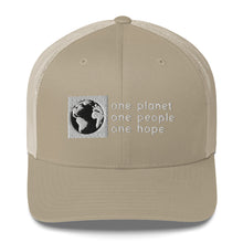 Load image into Gallery viewer, Structured Mesh-Back Cap with Box Logo and Globe