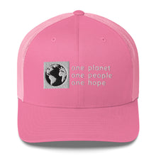 Load image into Gallery viewer, Structured Mesh-Back Cap with Box Logo and Globe